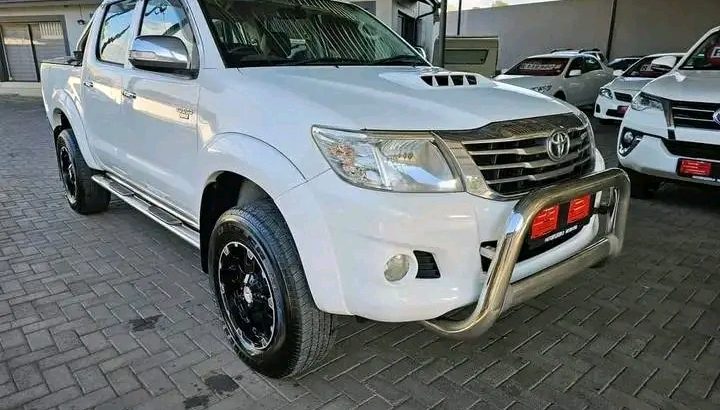 2015 TOYOTA HILUX D-4D