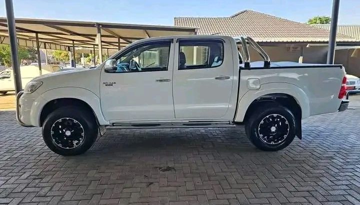 2015 TOYOTA HILUX D-4D