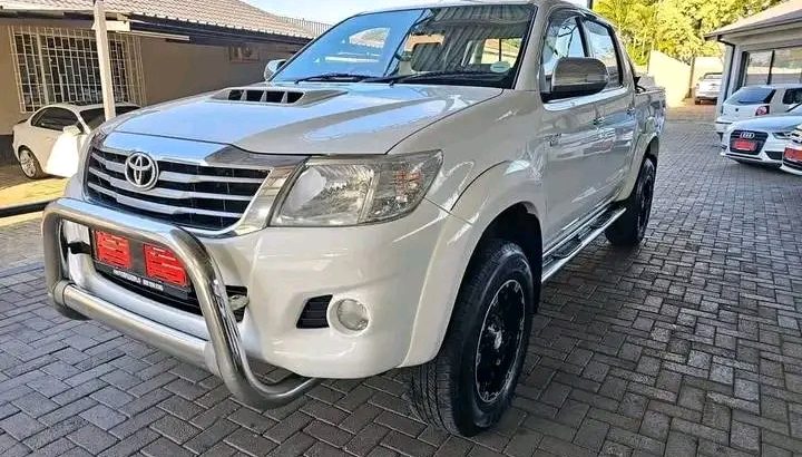 2015 TOYOTA HILUX D-4D