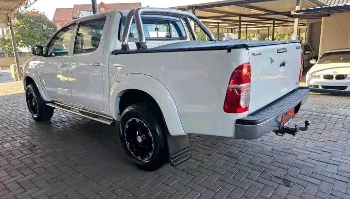 2015 TOYOTA HILUX D-4D