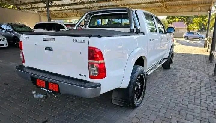 2015 TOYOTA HILUX D-4D