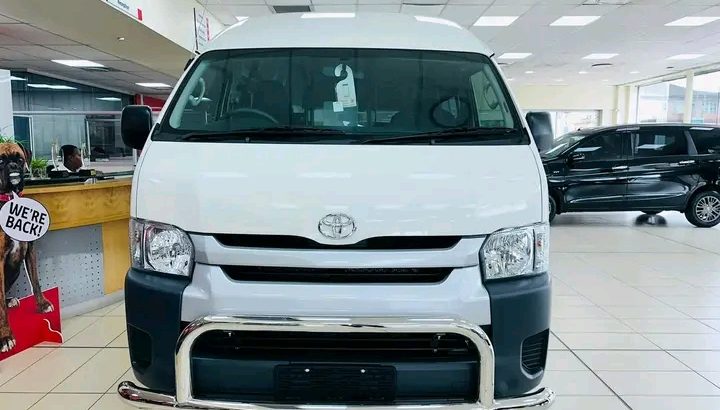 2019 TOYOTA QUANTUM PETROL