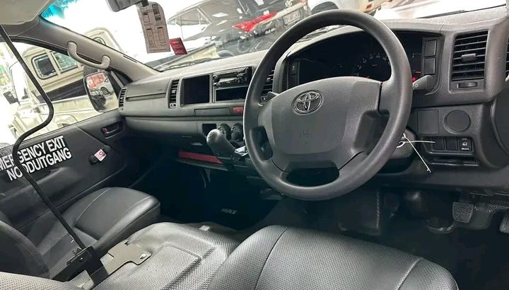 2019 TOYOTA QUANTUM PETROL