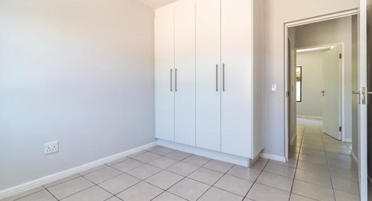 Two Bed Apartment / Flat to Rent in Paarl North