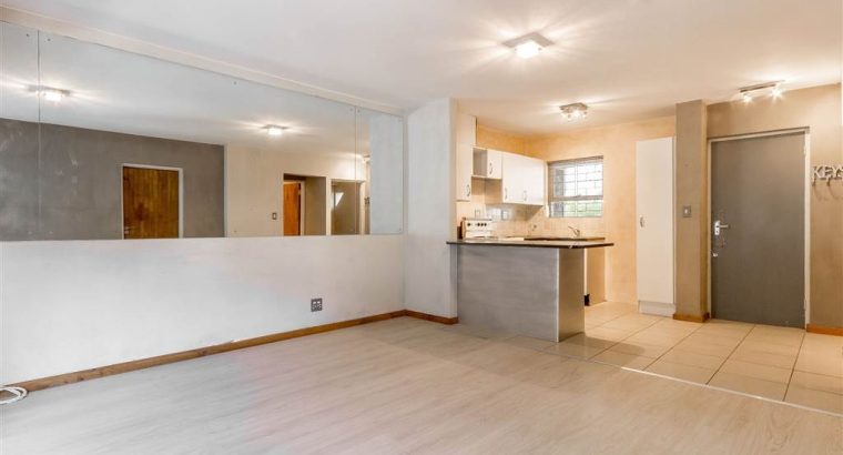 Neat 2 Bedroom Apartment/Flat To Let In Green Point