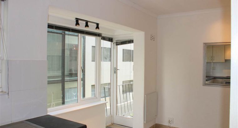 1 Bed Apartment To Rent In Sea Point