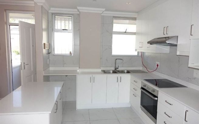2 Bed 1 bath Apartment in Sea Point