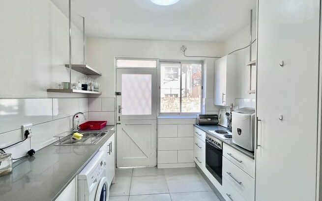 2 Bedroom apartment to rent in Rondebosch, Cape Town