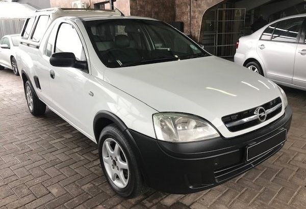 2012-Opel-Corsa-Utility-1.4