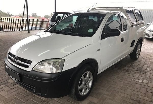 2012-Opel-Corsa-Utility-1.4