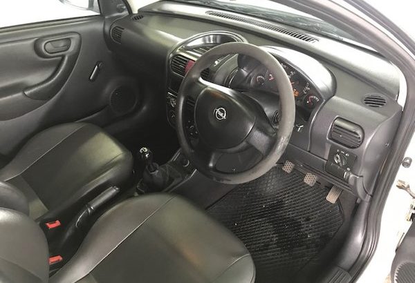 2012-Opel-Corsa-Utility-1.4