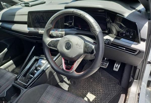VOLKSWAGEN GOlF 8