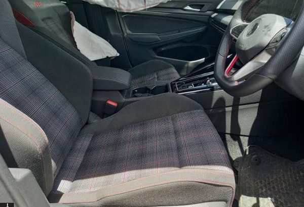 VOLKSWAGEN GOlF 8