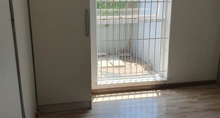 Amazing 2 bedroom apartment in Wynberg