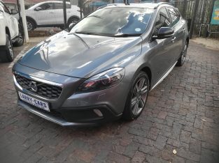 2016 Volvo Cross Country V40D40