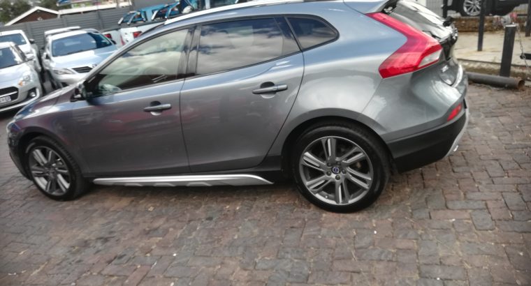 2016 Volvo Cross Country V40D40