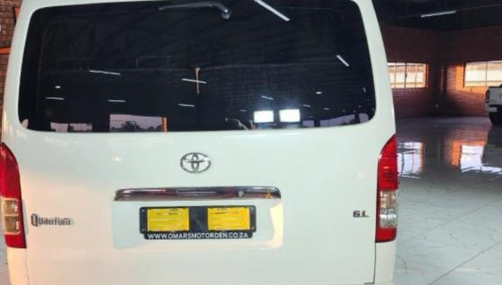 2016 Toyota Quantum 2.7 GL 14- seater bus