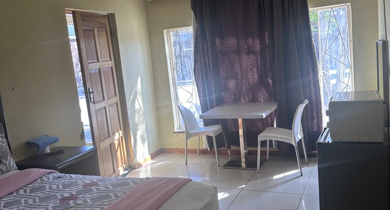Salvador Guest House in Vereeniging 0848103487