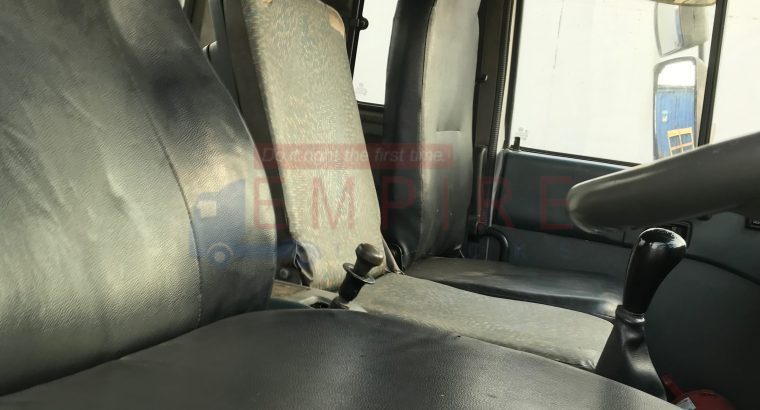 2011 Nissan UD90 8TON Tautliner truck