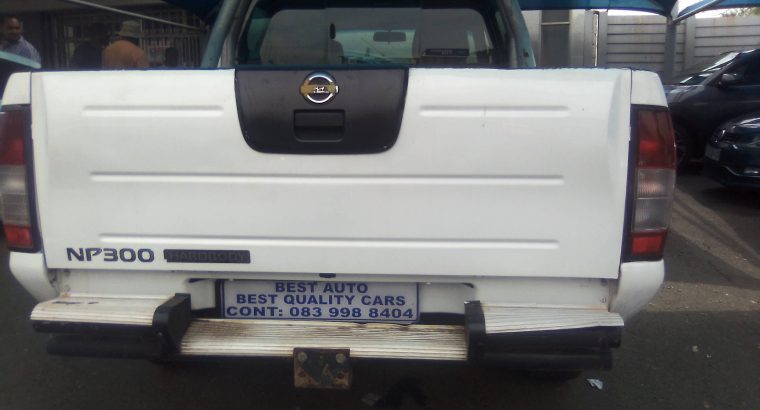 Pre-owned 2016 Nissan NP-300 2.4 Engine Capacity 4×4 Double Cab