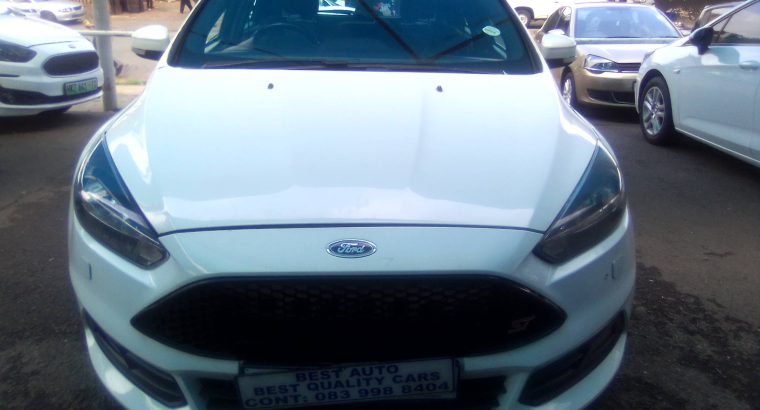 Pre-owned 2016 Ford Focus ST 2.0 Engine Capacity with Manuel Tran