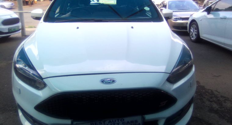 Pre-owned 2016 Ford Focus ST 2.0 Engine Capacity with Manuel Tran