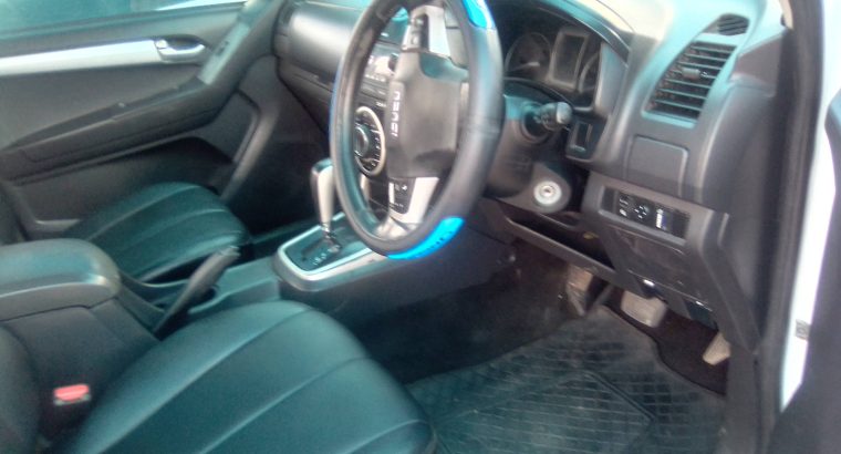 Pre-owned 2015 Isuzu KB-300 3.0 Engine Capacity Extra Cab with A