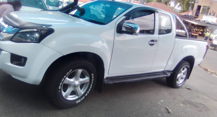 Pre-owned 2015 Isuzu KB-300 3.0 Engine Capacity Extra Cab with A