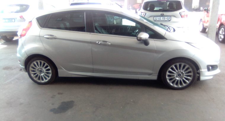 re-owned 2016 Ford Fiesta 1.0 Engine Capacity with Automatic Tran