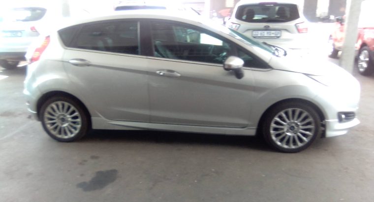 re-owned 2016 Ford Fiesta 1.0 Engine Capacity with Automatic Tran