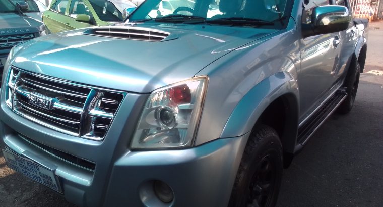 Pre-owned 2011 Isuzu KB-300 3.0 Engine Capacity Double Cab with M