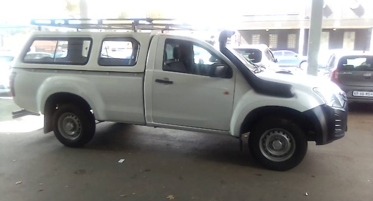 Pre-owned 2020 Isuzu KB-250 2.5 Engine Capacity Single Cab Canop