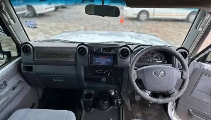 2020 Land cruiser 79 series manual transmission
