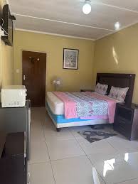 Salvador Guesthouse & Accomodation Vereeniging 0848103487